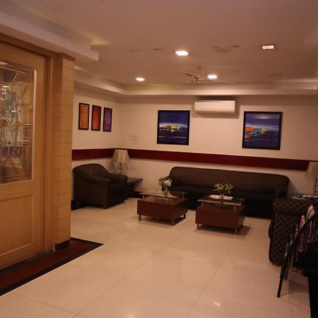 Sri Sai Ram Suites Bangalore Buitenkant foto