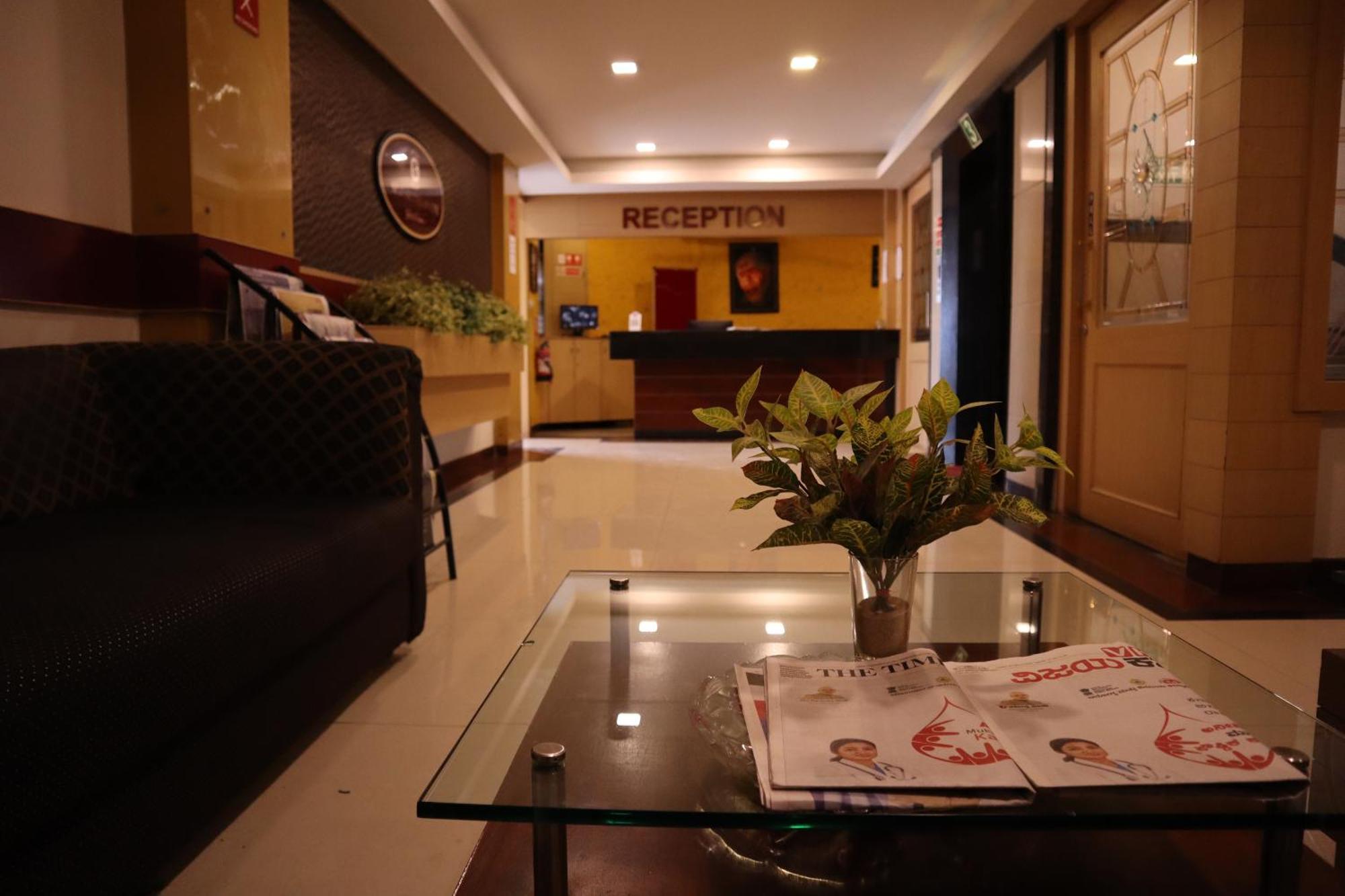 Sri Sai Ram Suites Bangalore Buitenkant foto
