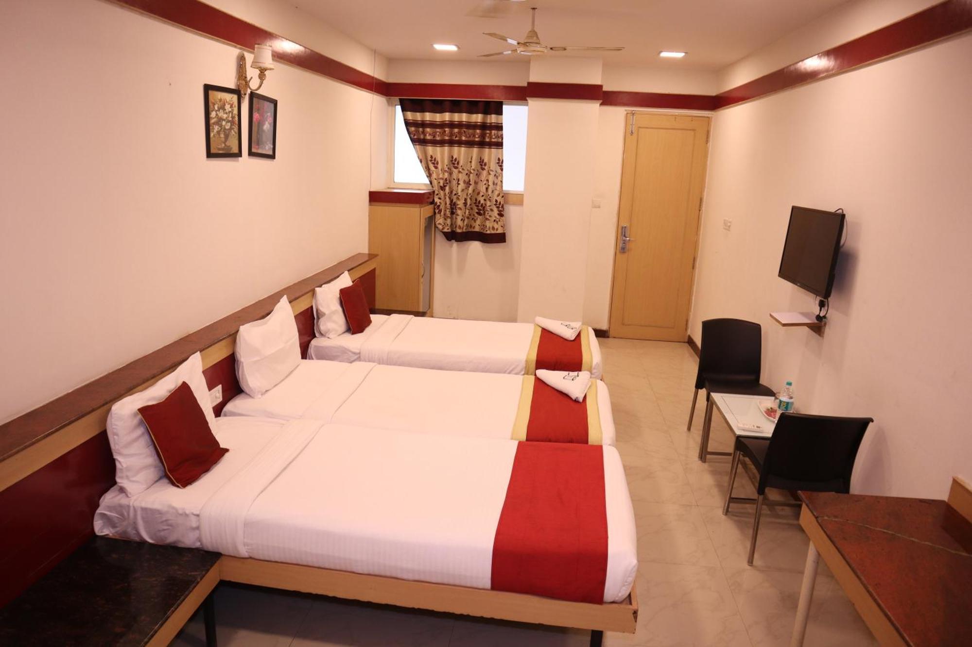 Sri Sai Ram Suites Bangalore Buitenkant foto