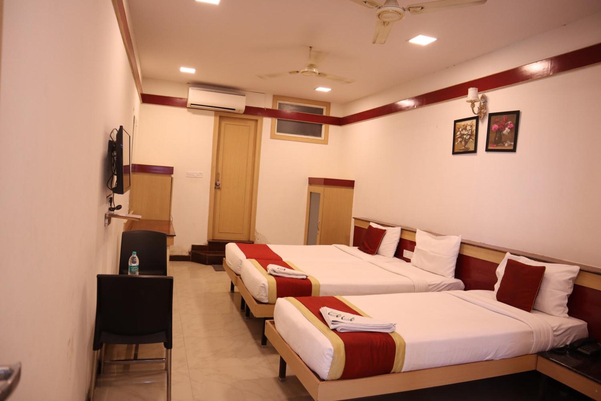 Sri Sai Ram Suites Bangalore Buitenkant foto