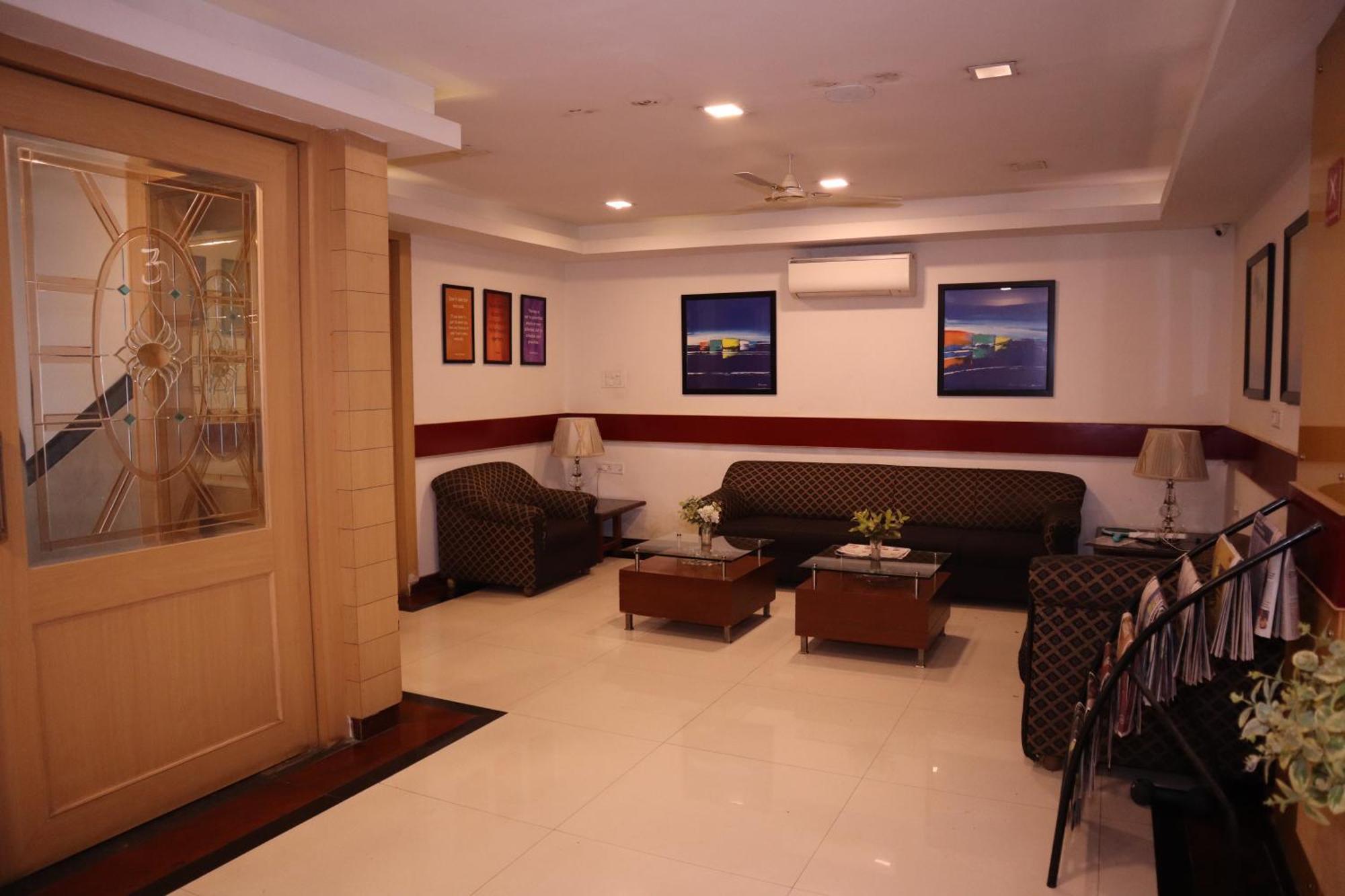 Sri Sai Ram Suites Bangalore Buitenkant foto