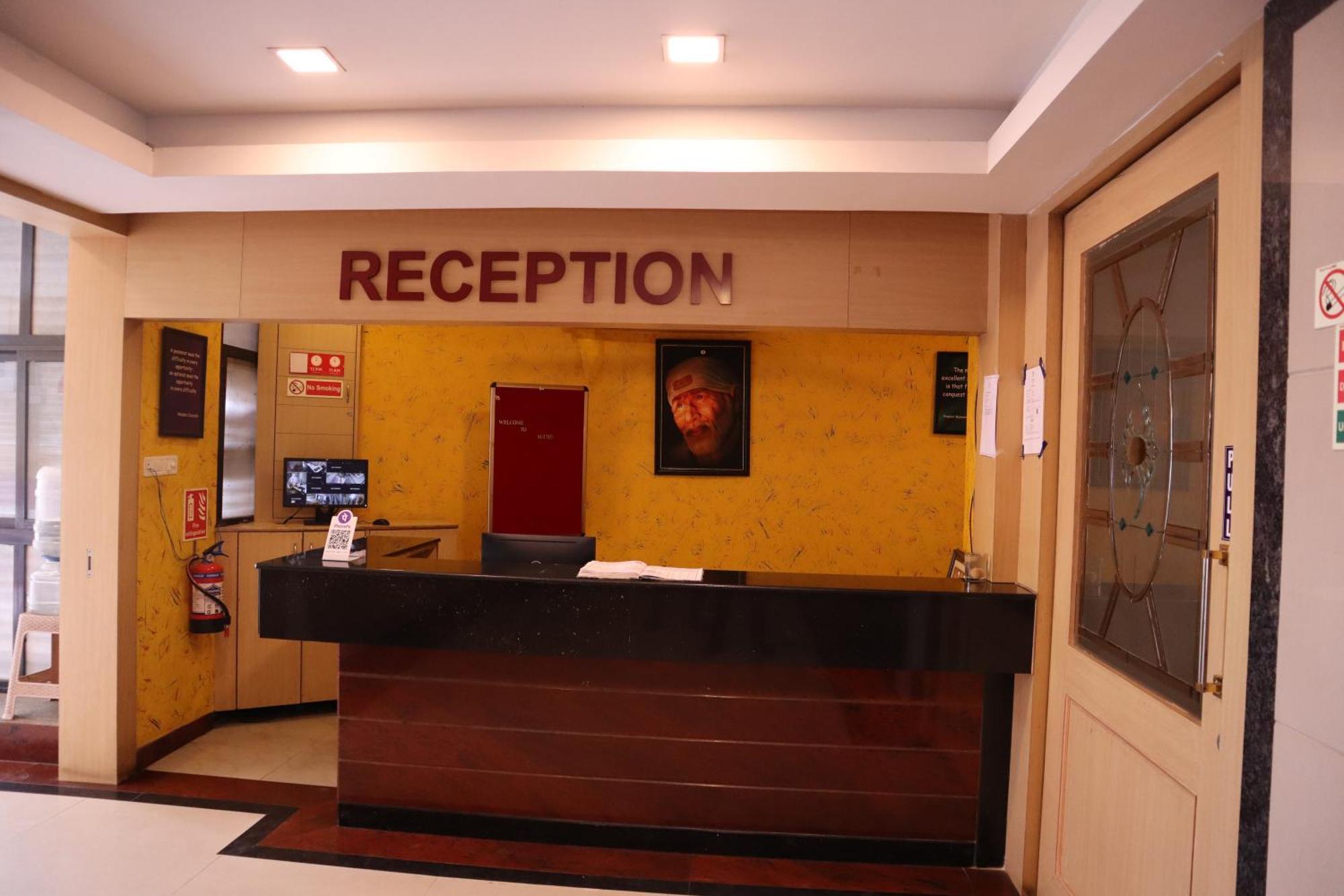 Sri Sai Ram Suites Bangalore Buitenkant foto