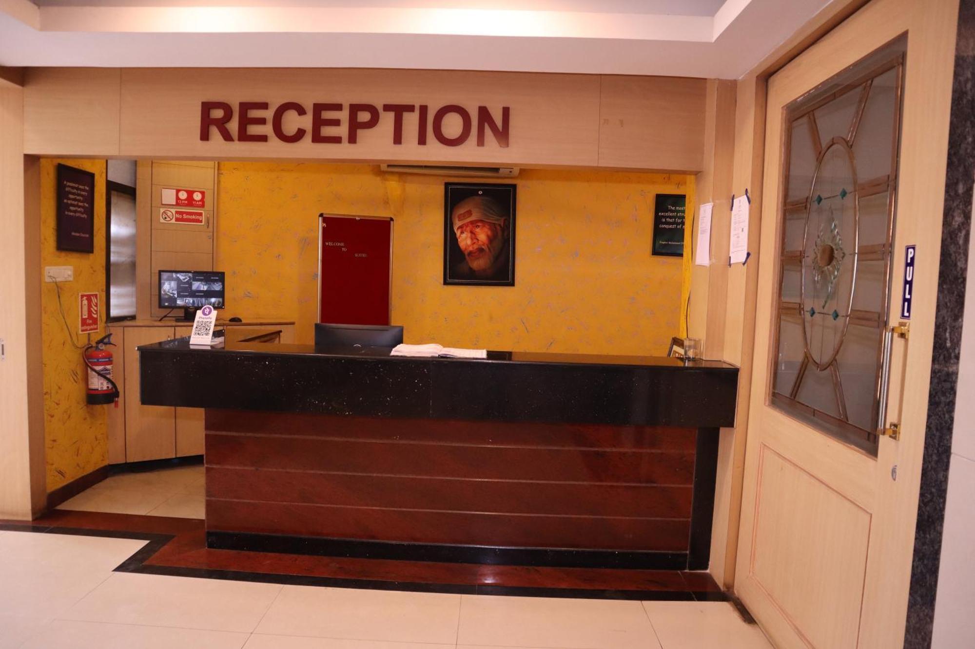 Sri Sai Ram Suites Bangalore Buitenkant foto