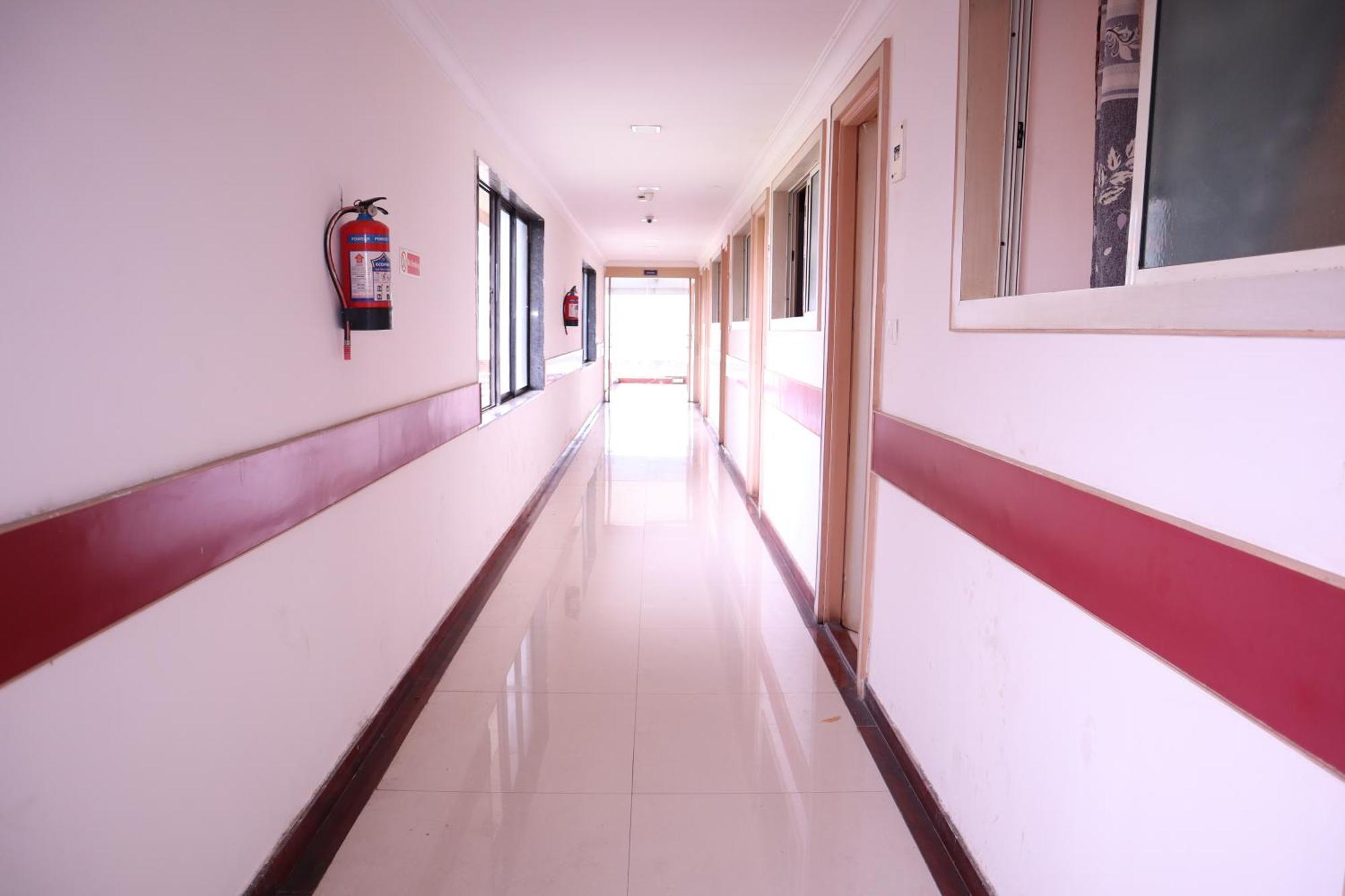 Sri Sai Ram Suites Bangalore Buitenkant foto