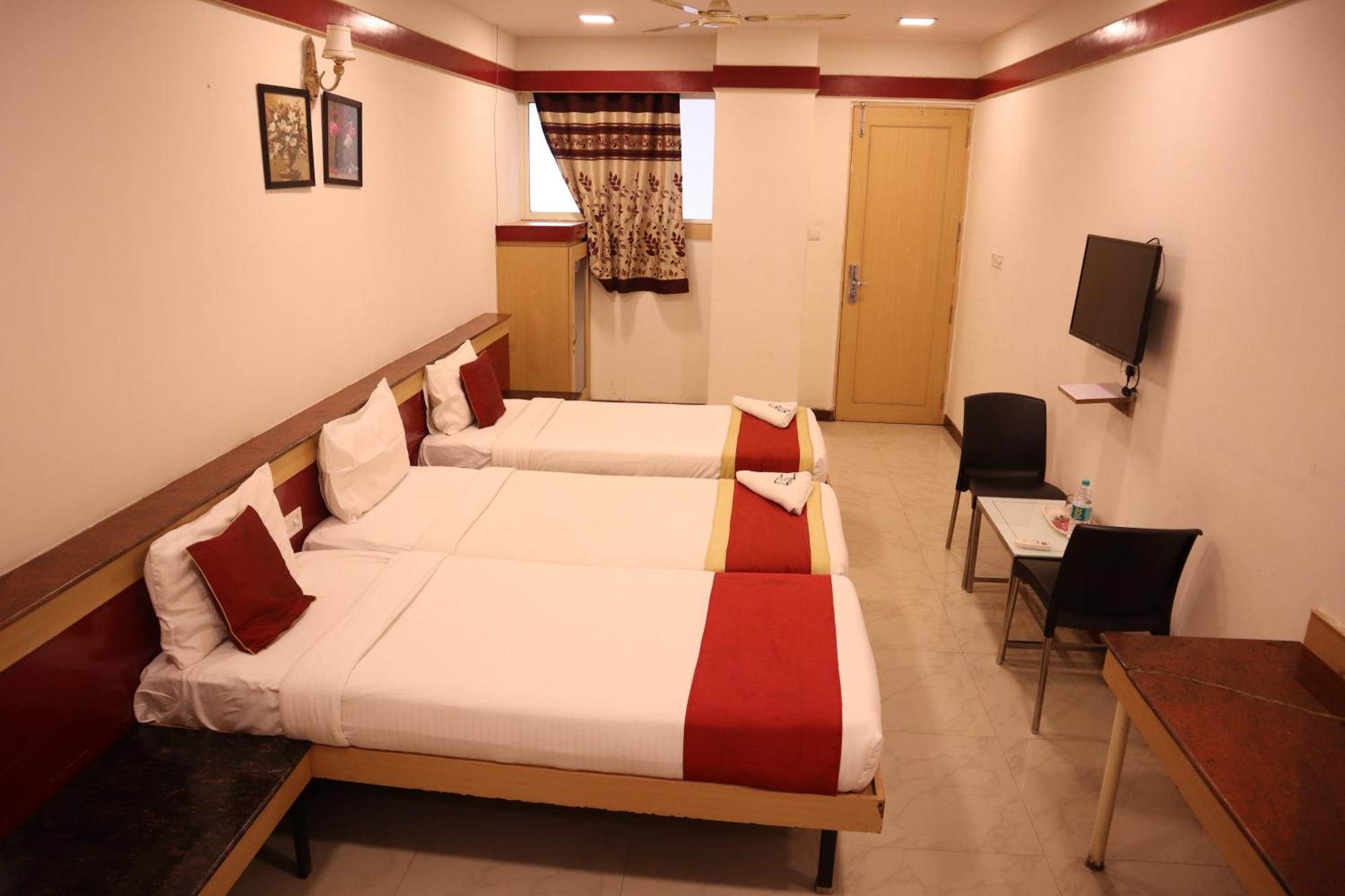 Sri Sai Ram Suites Bangalore Buitenkant foto