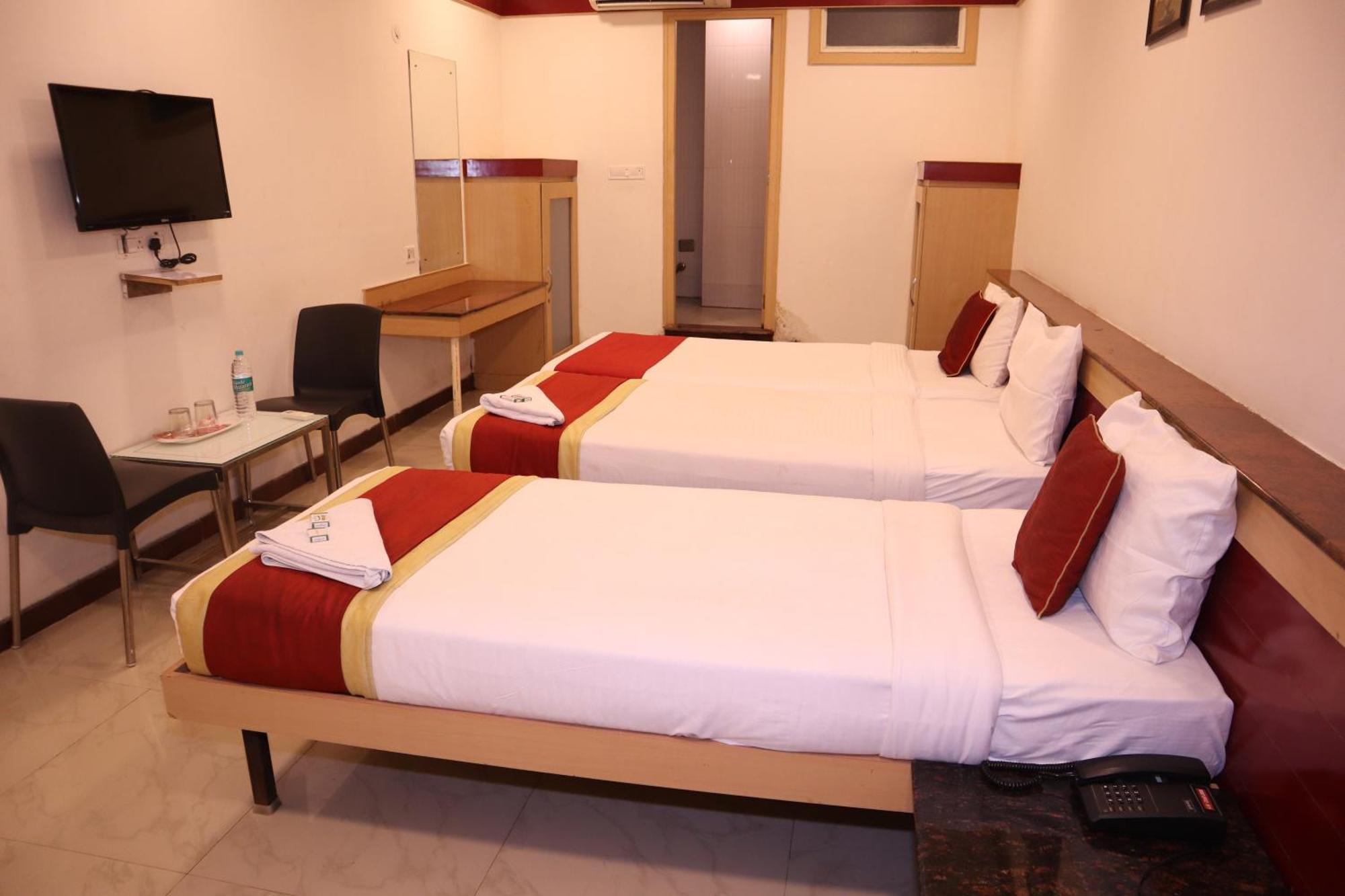 Sri Sai Ram Suites Bangalore Buitenkant foto
