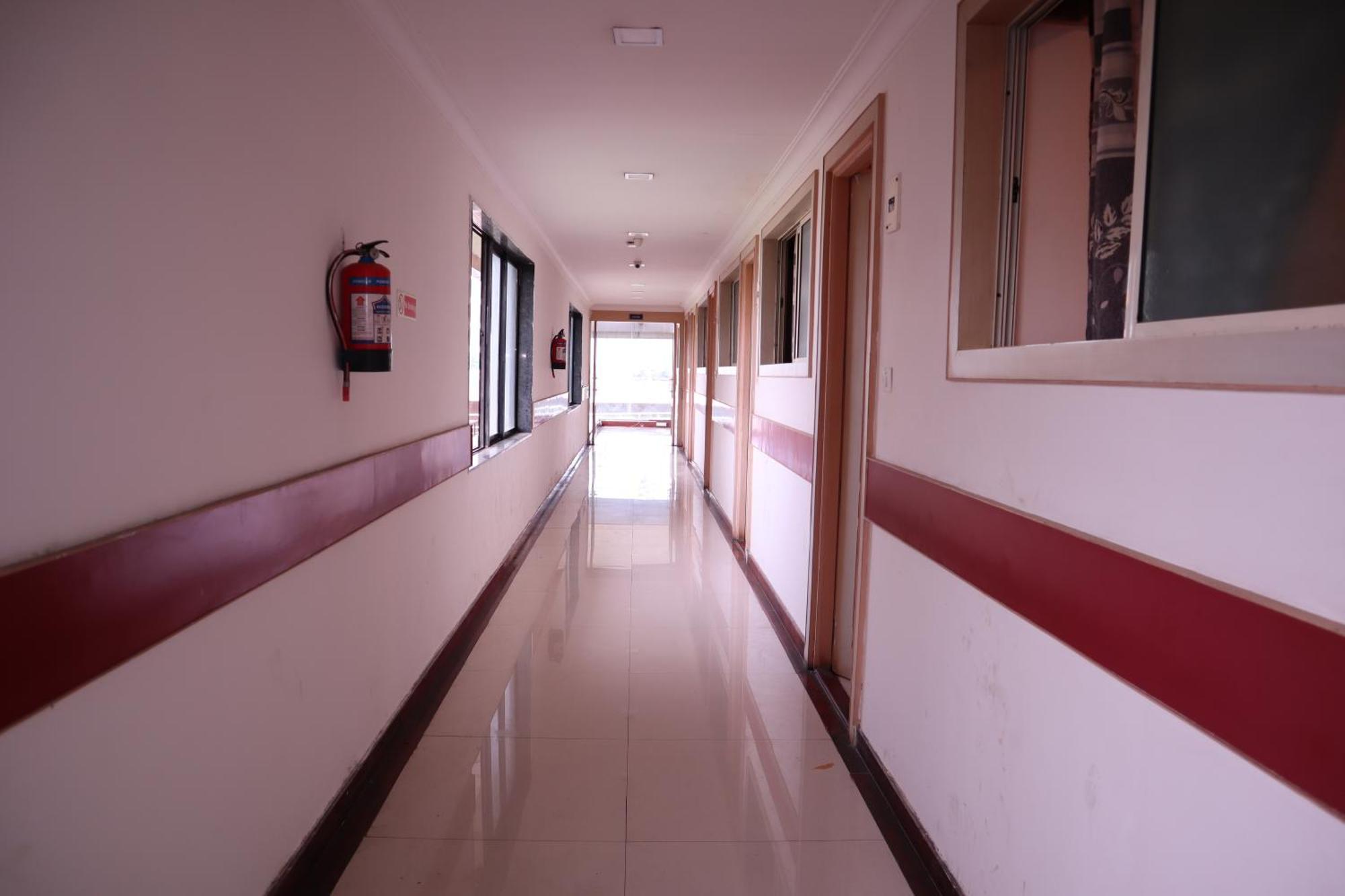 Sri Sai Ram Suites Bangalore Buitenkant foto