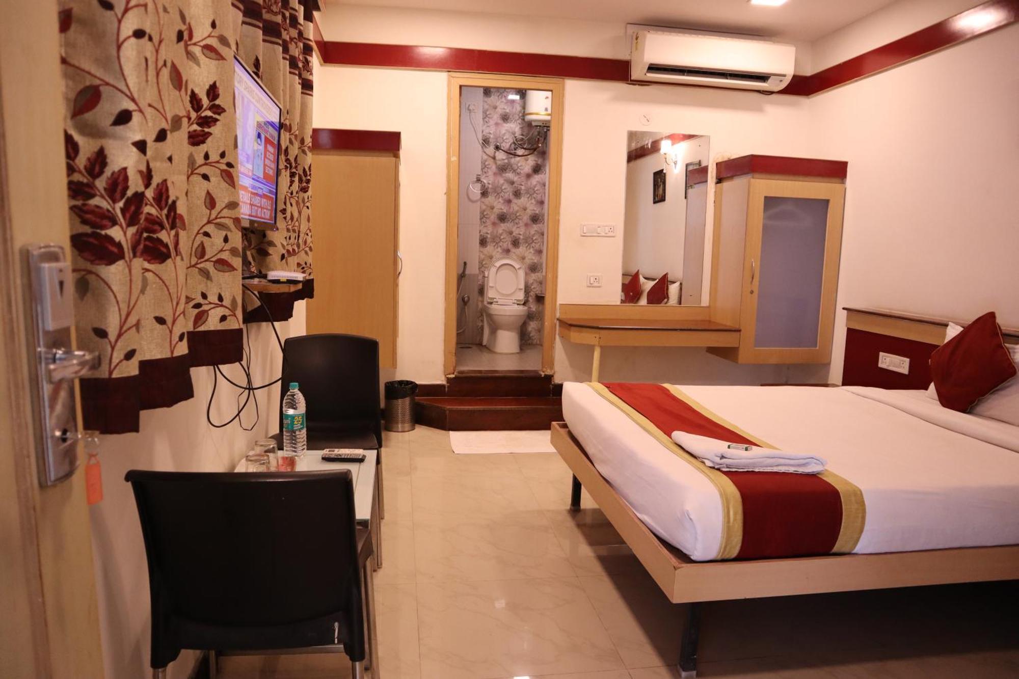 Sri Sai Ram Suites Bangalore Buitenkant foto