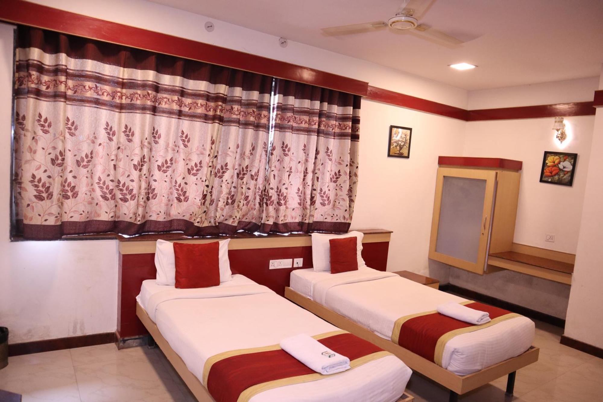 Sri Sai Ram Suites Bangalore Buitenkant foto