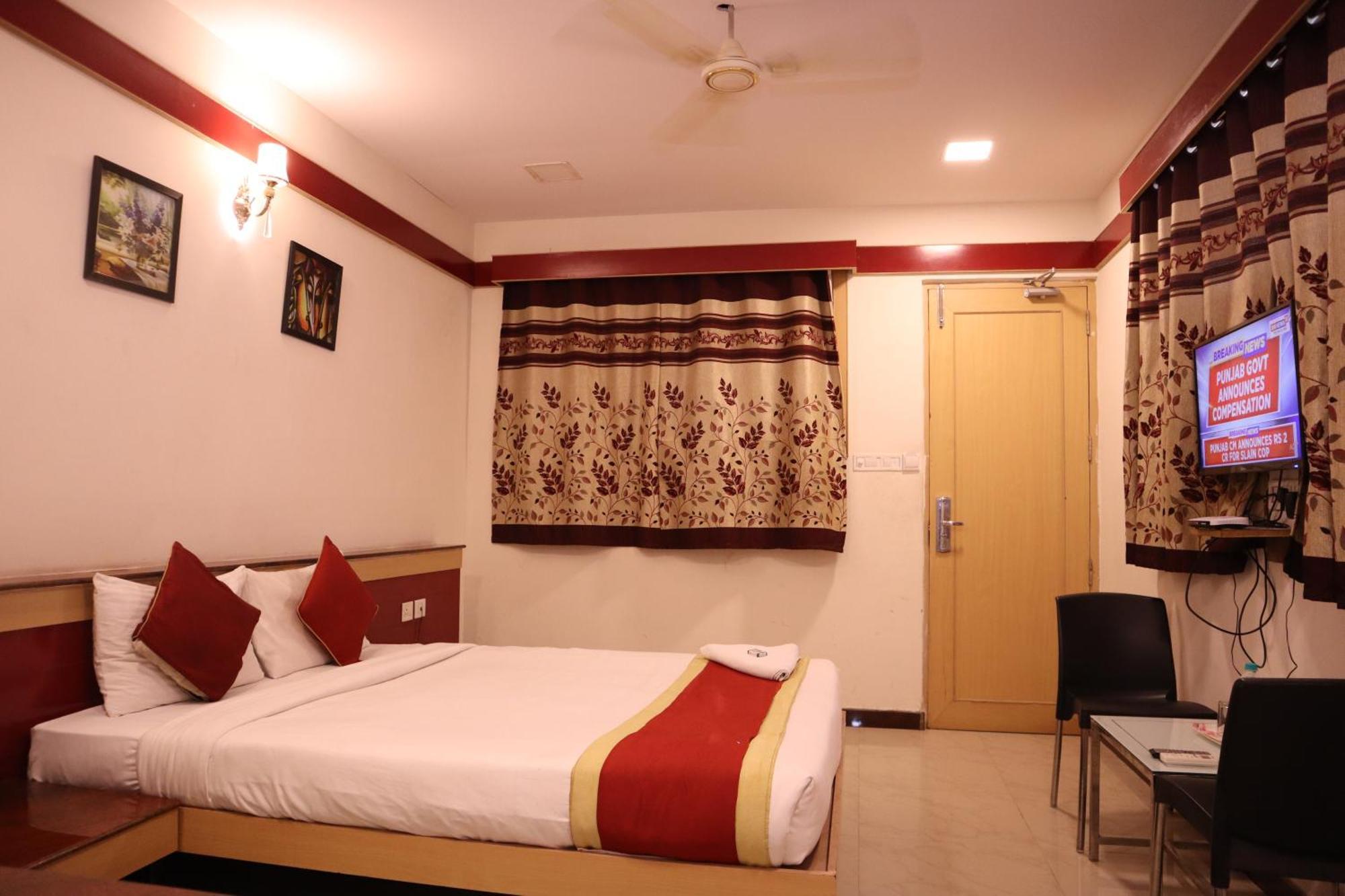 Sri Sai Ram Suites Bangalore Buitenkant foto