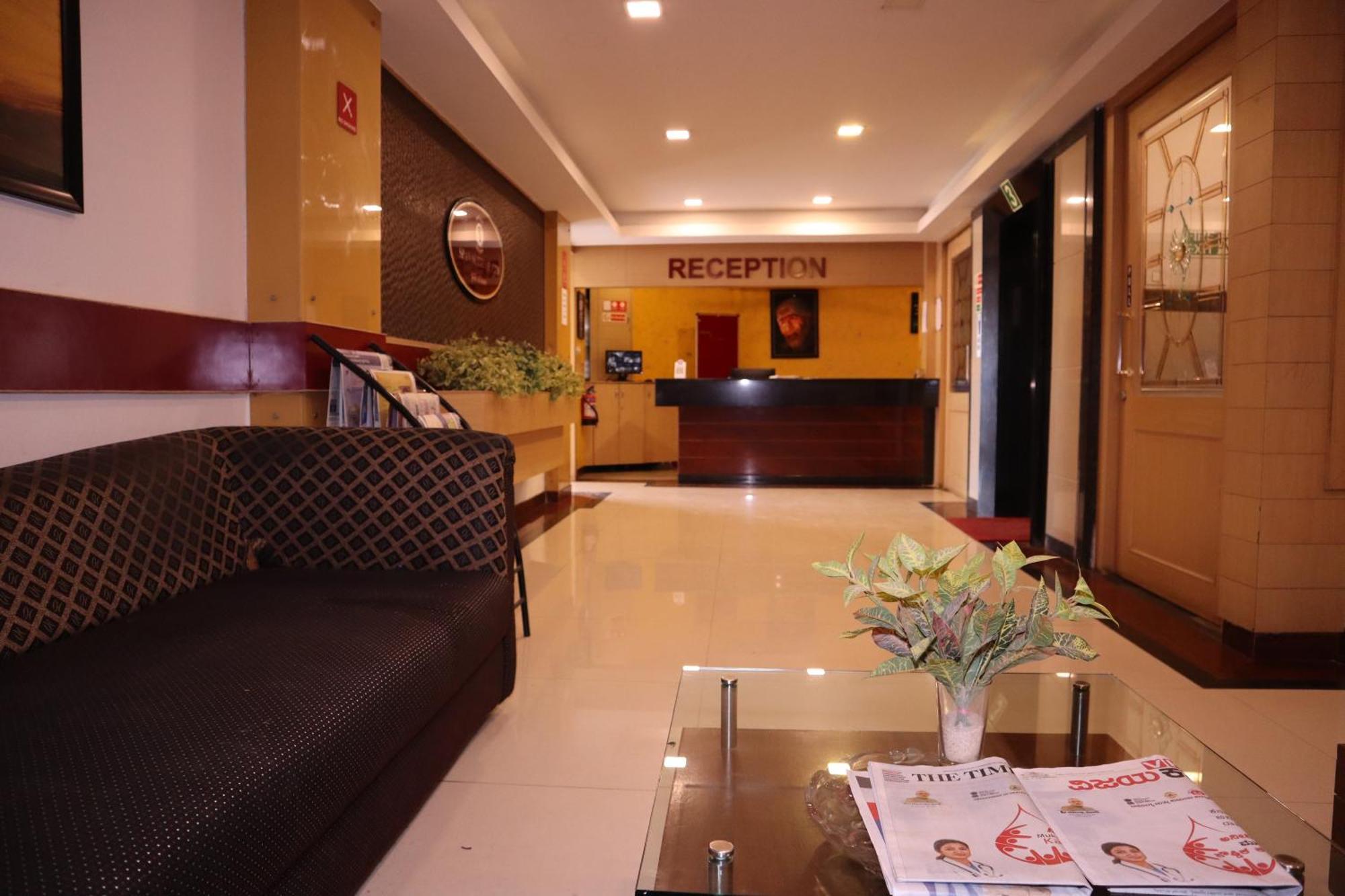 Sri Sai Ram Suites Bangalore Buitenkant foto