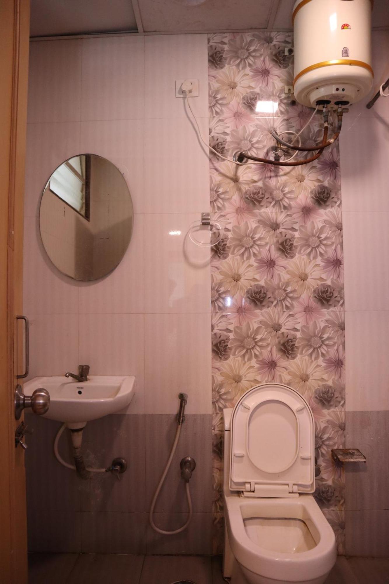 Sri Sai Ram Suites Bangalore Buitenkant foto