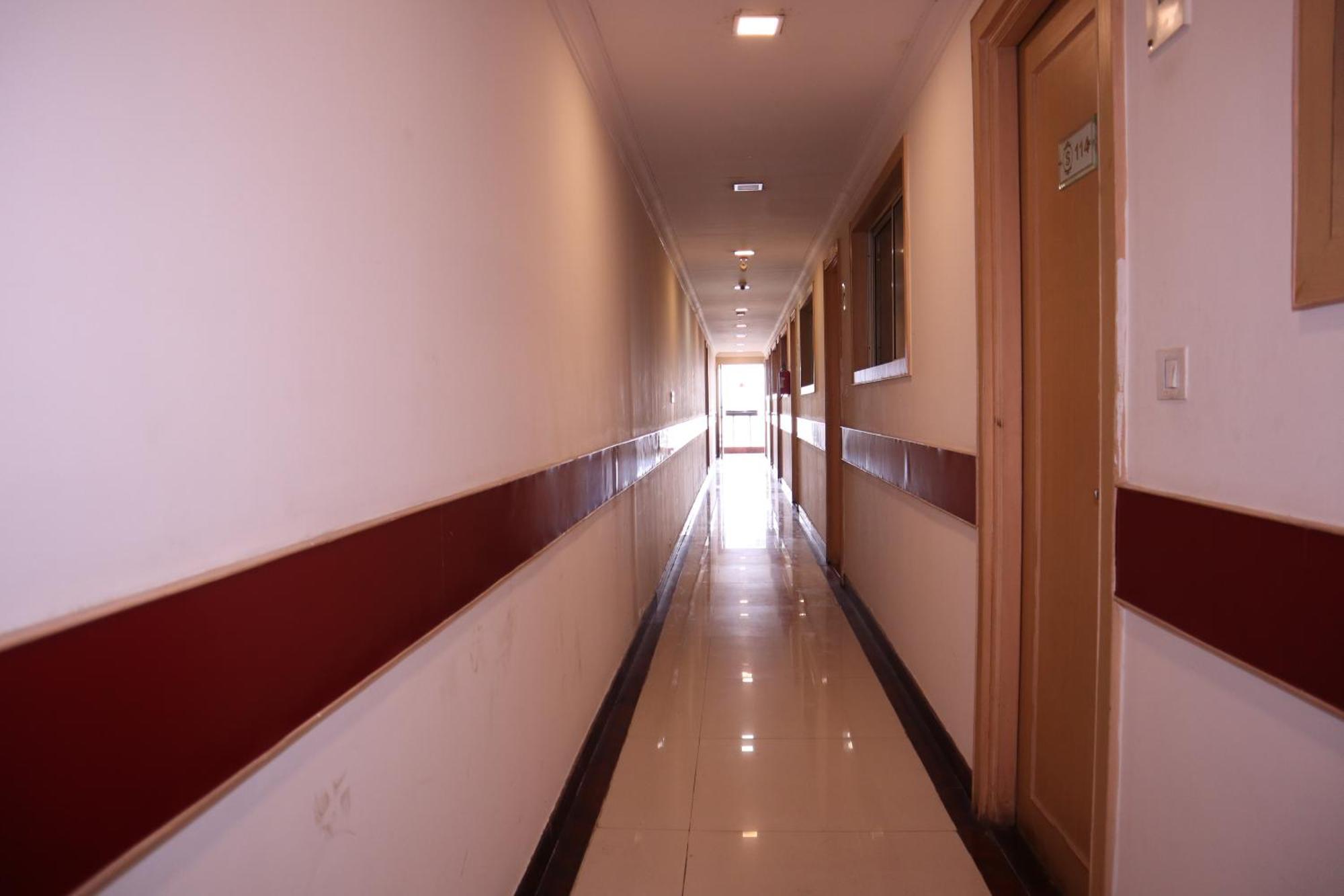 Sri Sai Ram Suites Bangalore Buitenkant foto