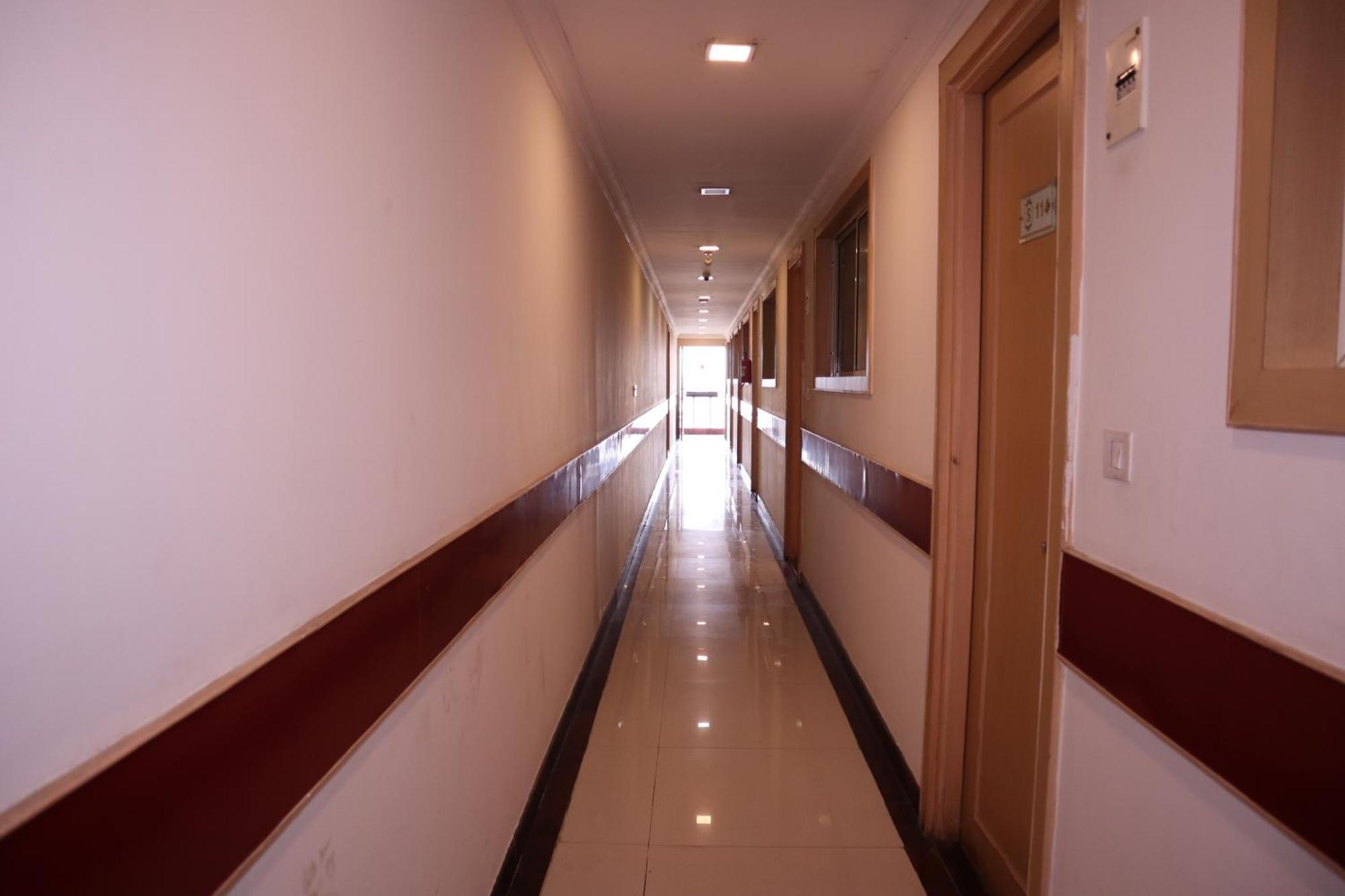 Sri Sai Ram Suites Bangalore Buitenkant foto