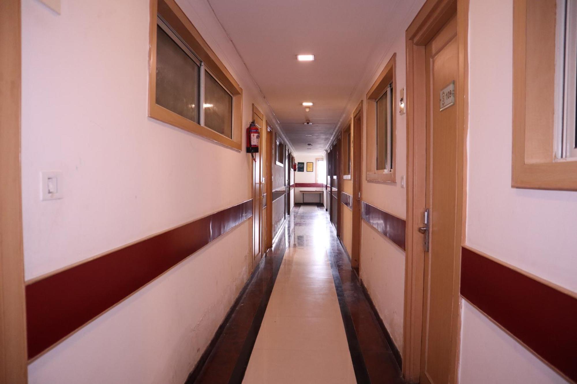 Sri Sai Ram Suites Bangalore Buitenkant foto