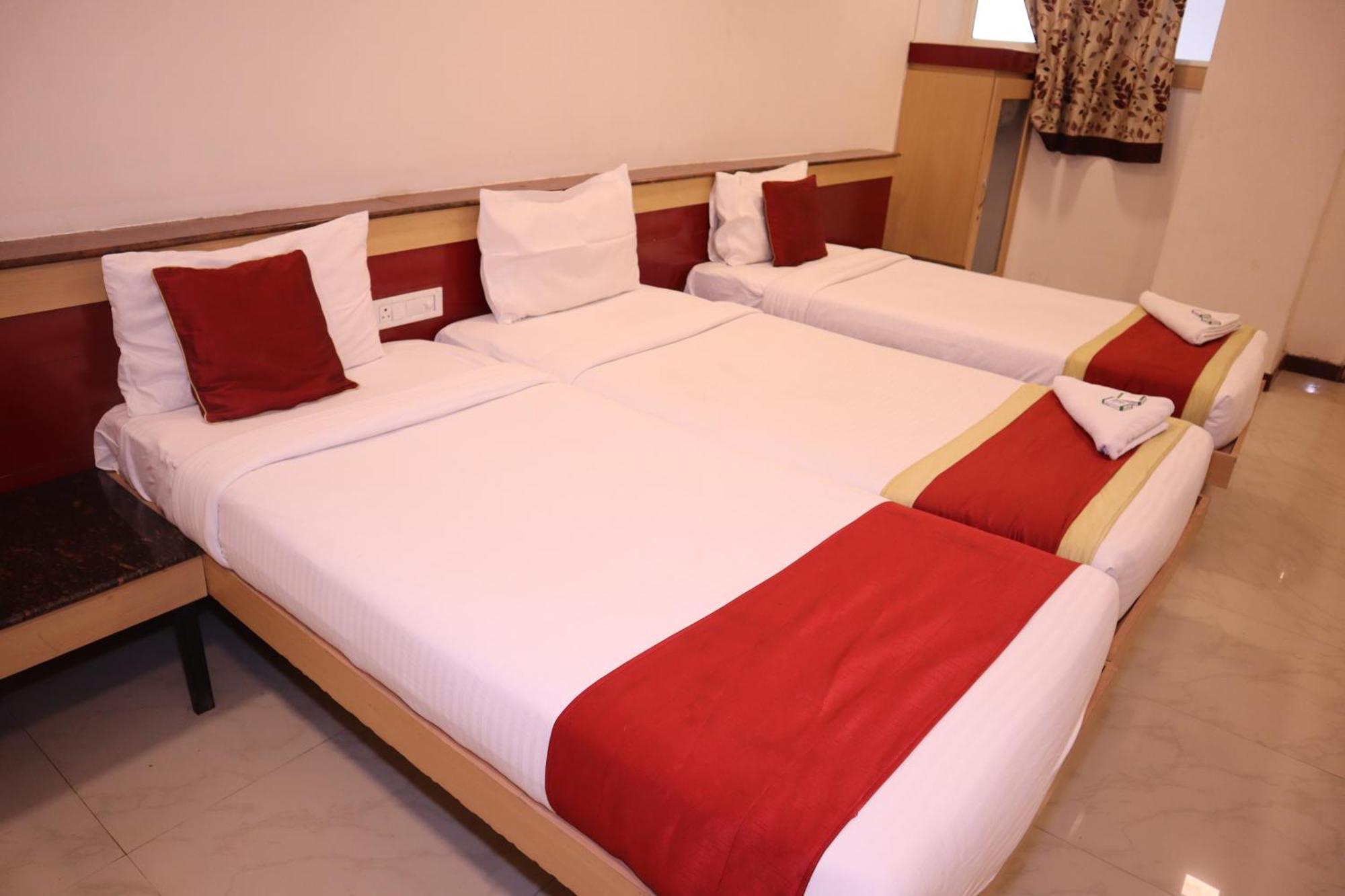 Sri Sai Ram Suites Bangalore Buitenkant foto