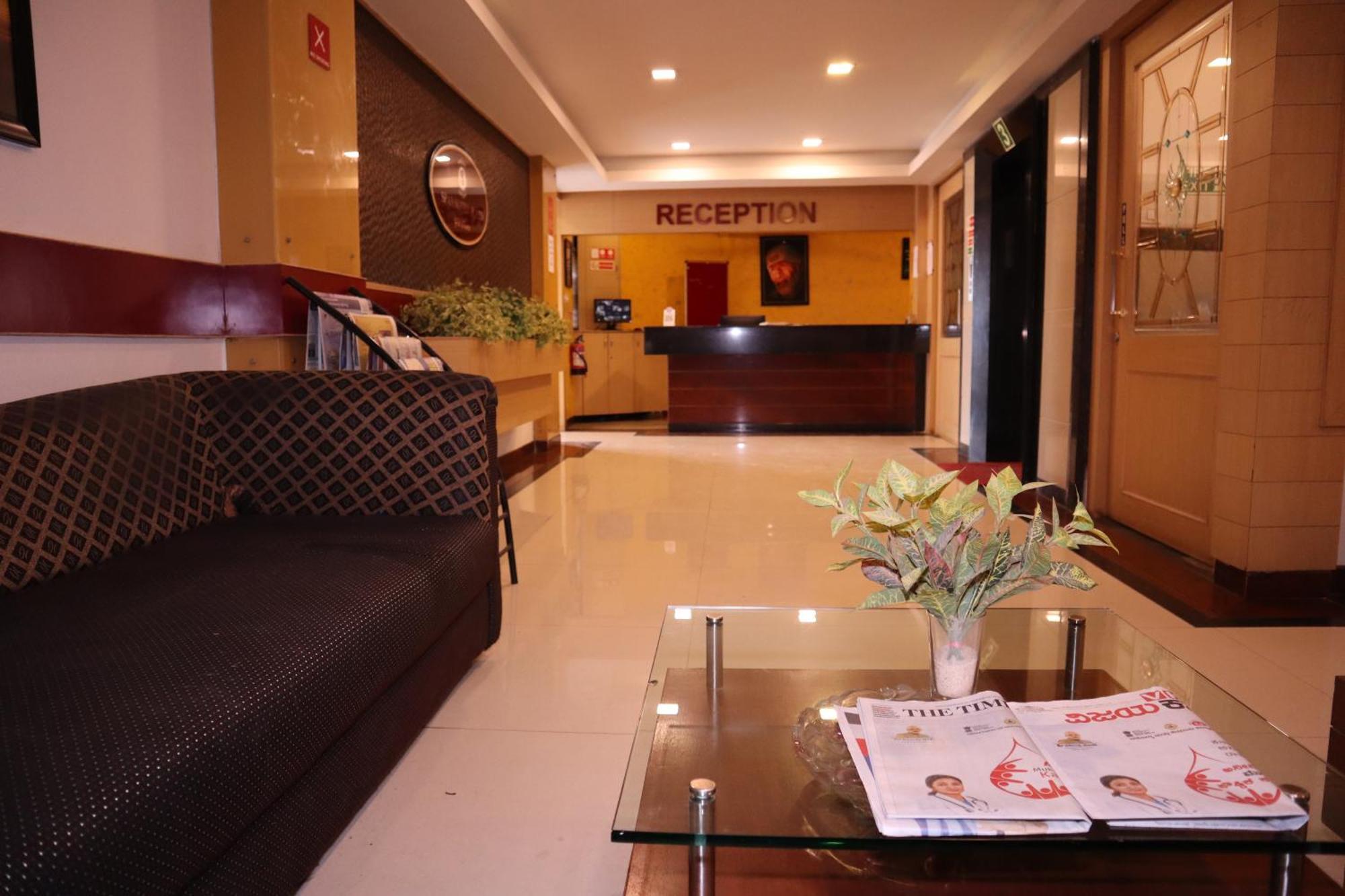 Sri Sai Ram Suites Bangalore Buitenkant foto