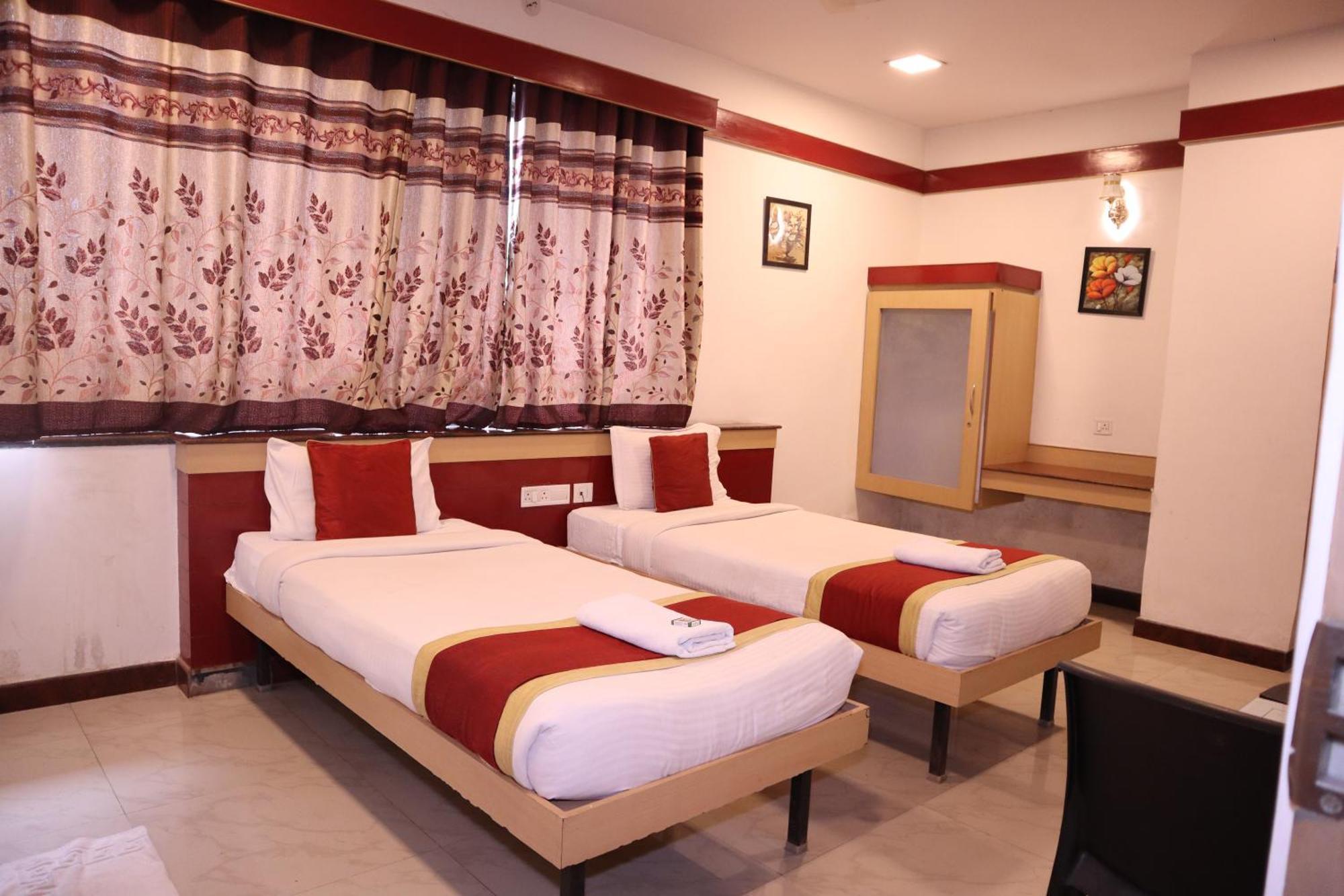 Sri Sai Ram Suites Bangalore Buitenkant foto