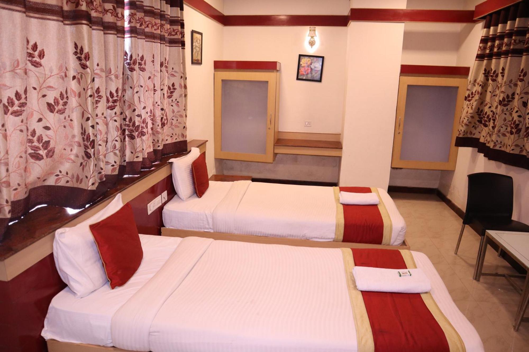Sri Sai Ram Suites Bangalore Buitenkant foto