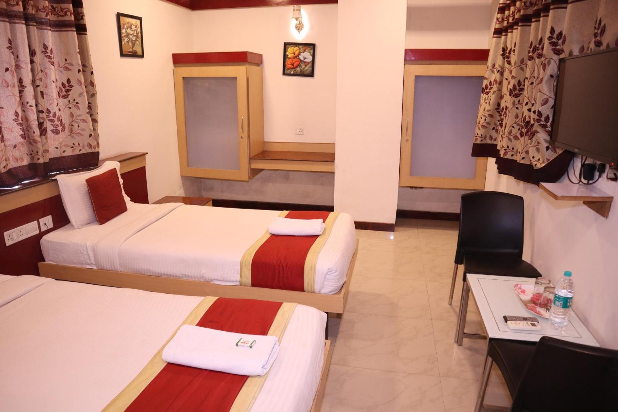 Sri Sai Ram Suites Bangalore Buitenkant foto