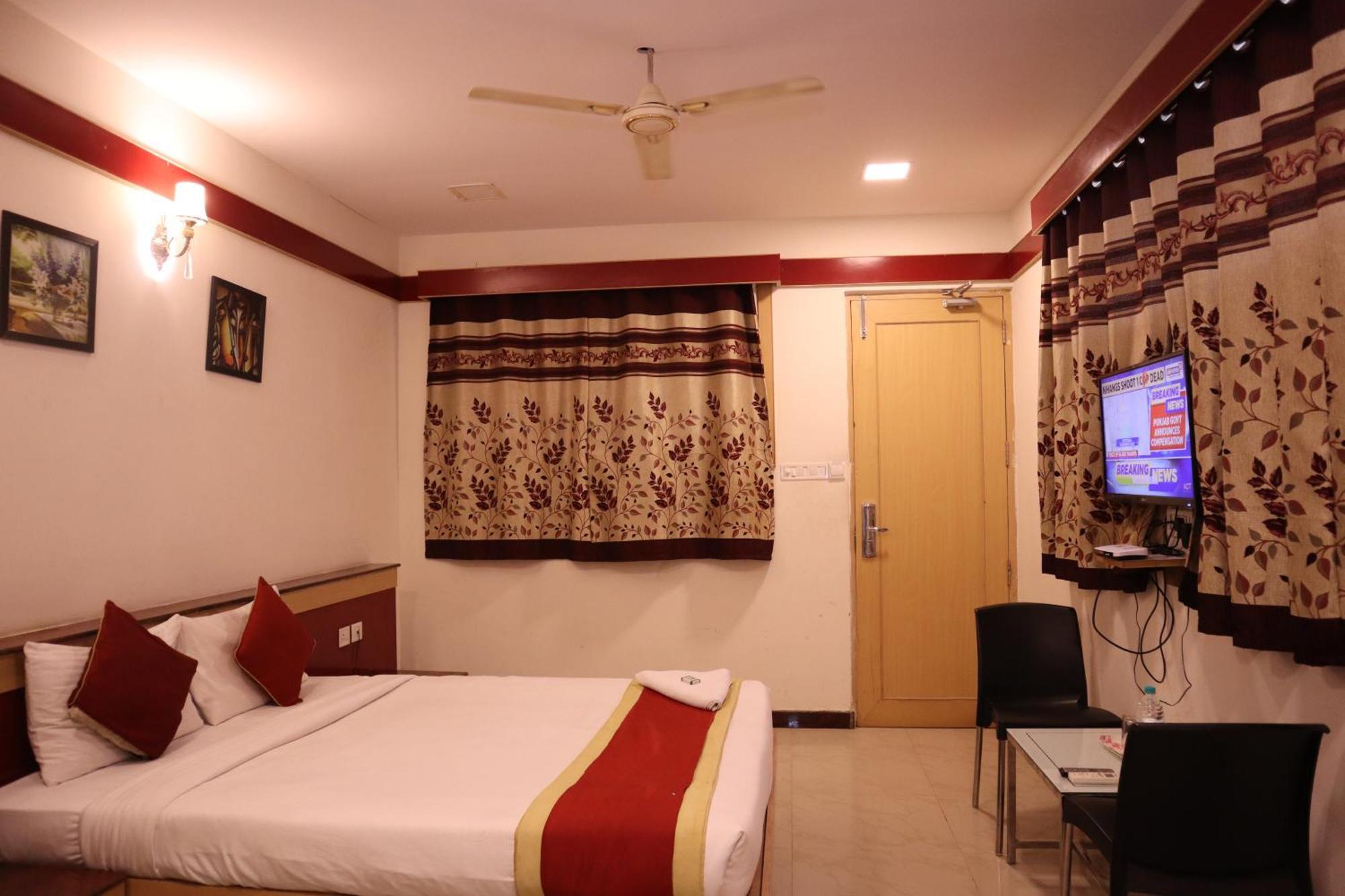 Sri Sai Ram Suites Bangalore Buitenkant foto