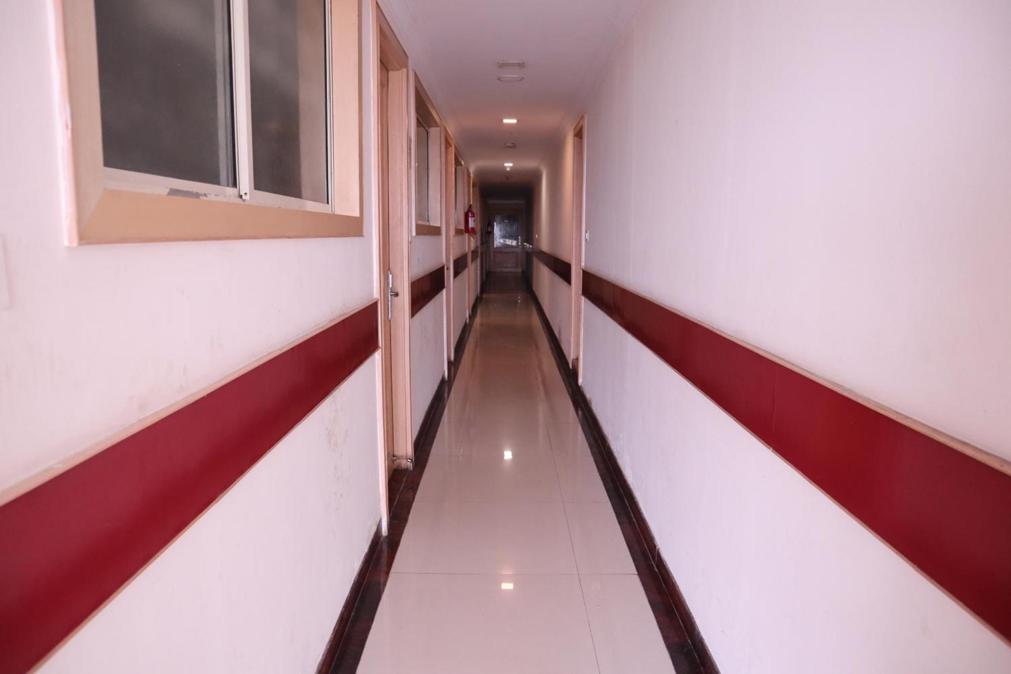 Sri Sai Ram Suites Bangalore Buitenkant foto