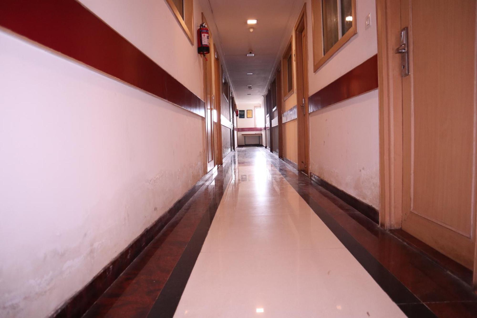 Sri Sai Ram Suites Bangalore Buitenkant foto
